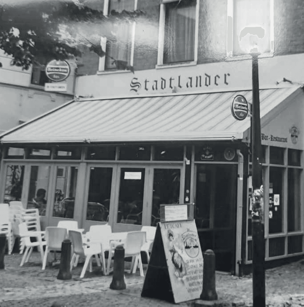 Archieffoto van de oorspronkelijke Stadtlander-pui met gotische belettering